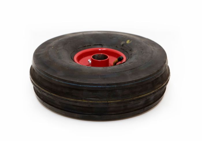 Three rib tread single tyre